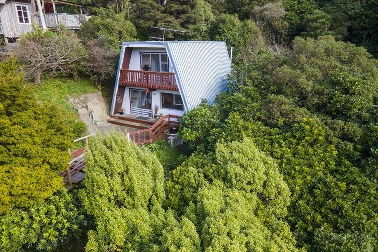 Photo of property in 45 Airlie Road, Plimmerton, Porirua, 5026