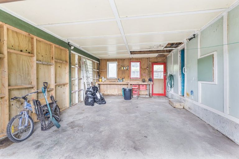 Photo of property in 22 Fyvie Avenue, Tawa, Wellington, 5028