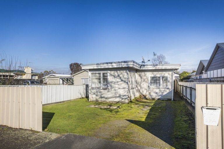 Photo of property in 28 Brightwater Terrace, Terrace End, Palmerston North, 4410