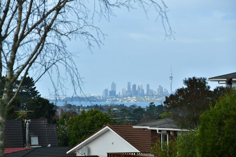 Photo of property in 16 Petrel Place, Massey, Auckland, 0614