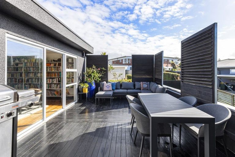 Photo of property in 2/81 Sylvan Avenue, Northcote, Auckland, 0627