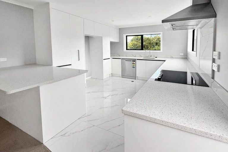 Photo of property in 12 Winnie Close, Acacia Bay, Taupo, 3330
