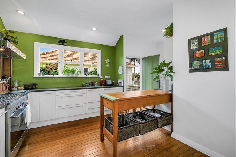 Photo of property in 53 Kiwi Road, Point Chevalier, Auckland, 1022