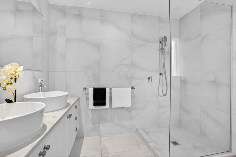 Photo of property in 2/15 Saltburn Road, Milford, Auckland, 0620