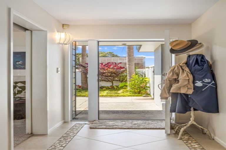 Photo of property in 7 Marellen Drive, Red Beach, 0932