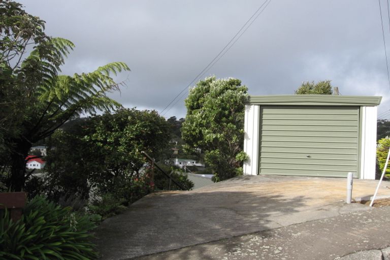 Photo of property in 1 Blandford Way, Newlands, Wellington, 6037