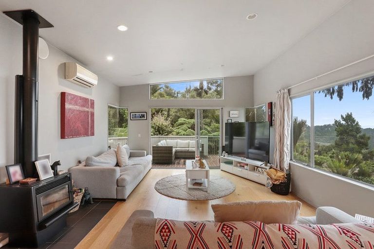 Photo of property in 276 Shaw Road, Titirangi, Auckland, 0604