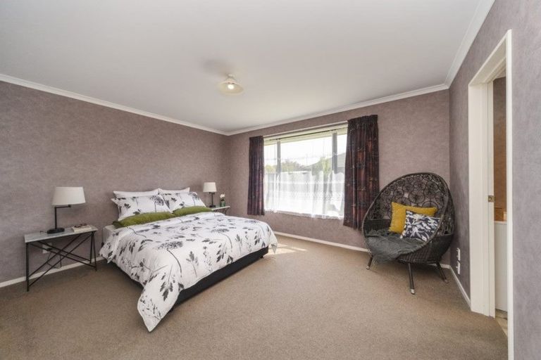Photo of property in 4 Boston Parade, Kelvin Grove, Palmerston North, 4414