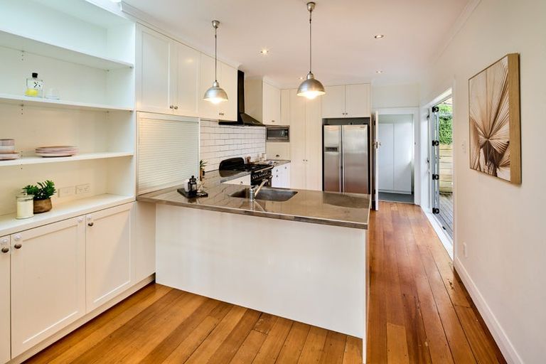 Photo of property in 13 Firth Terrace, Karori, Wellington, 6012