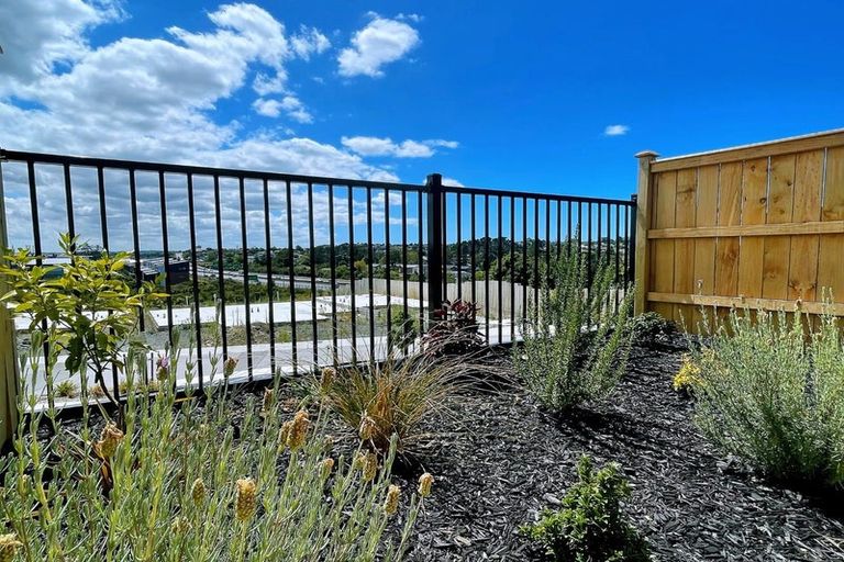 Photo of property in 34 Puihi Crescent, Massey, Auckland, 0614