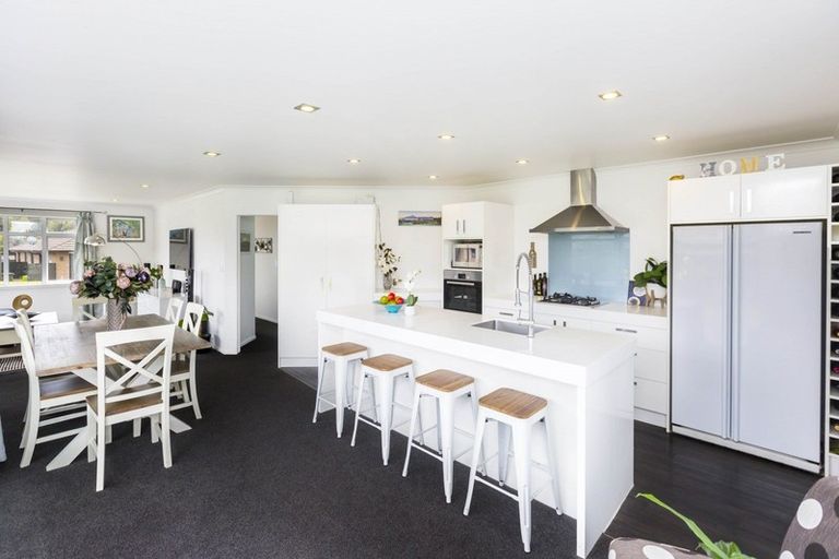 Photo of property in 4 Citrine Grove, Timberlea, Upper Hutt, 5018