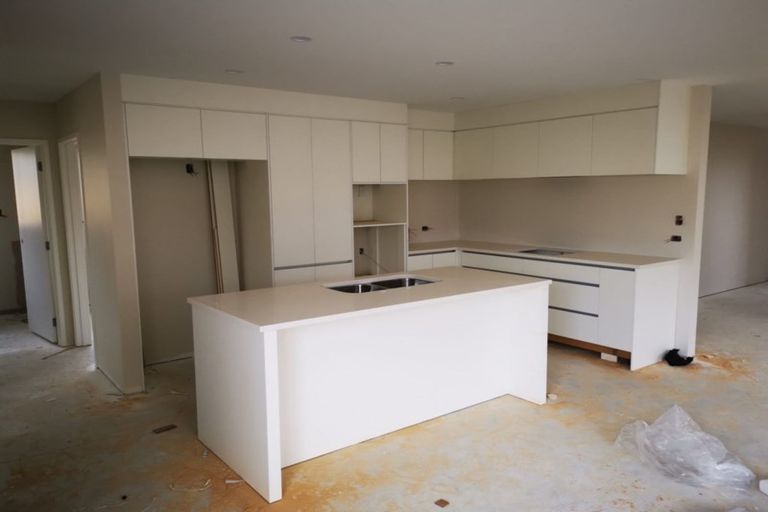 Photo of property in 8 Ropere Street, Kumeu, 0810