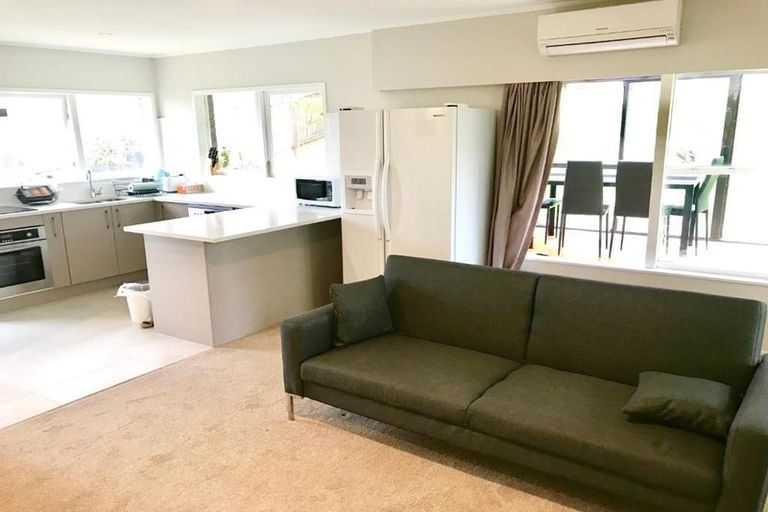 Photo of property in 1/5 Keldale Place, Forrest Hill, Auckland, 0620