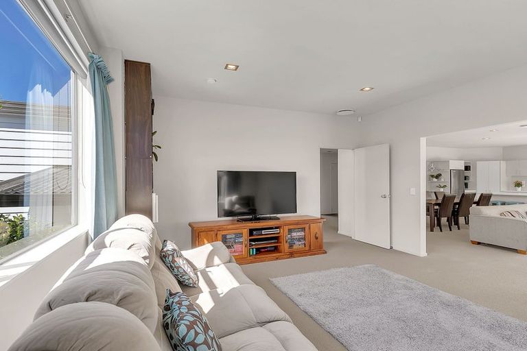 Photo of property in 36 Tongariro Drive, Aotea, Porirua, 5024