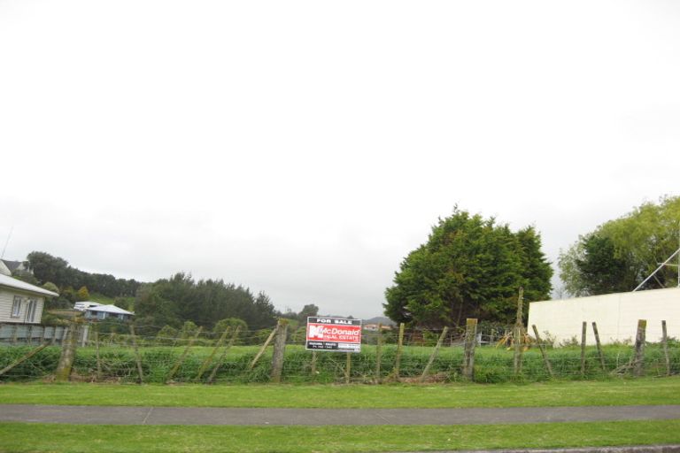 Photo of property in 10 Mckellar Street, Oakura, 4314