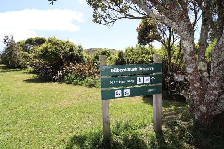 Photo of property in 3 Fernhaven Grove, Newlands, Wellington, 6037