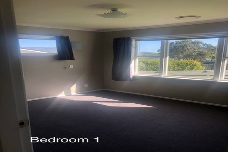 Photo of property in 54 Batchelor Street, Newlands, Wellington, 6037