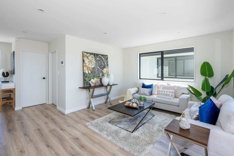 Photo of property in 2/11 Avondale Road, Taradale, Napier, 4112