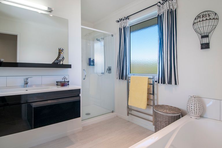 Photo of property in 68 Utopia Park Heights, Welcome Bay, Tauranga, 3112