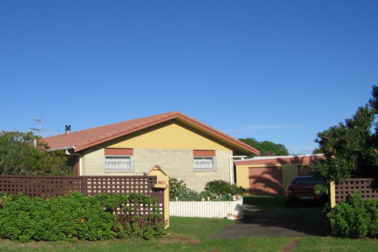 Photo of property in 68 Ngapaki Street, Waikanae Beach, Waikanae, 5036