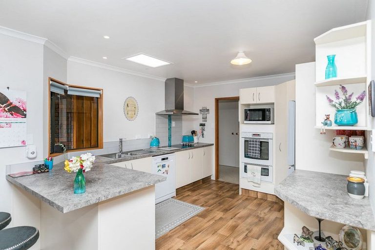 Photo of property in 64 Dixon Road, Glenview, Hamilton, 3206