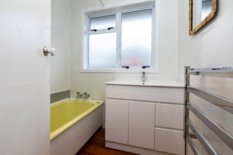 Photo of property in 1/215 Memorial Avenue, Burnside, Christchurch, 8053