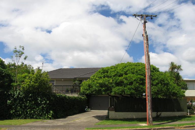 Photo of property in 24 Otakau Road, Milford, Auckland, 0620