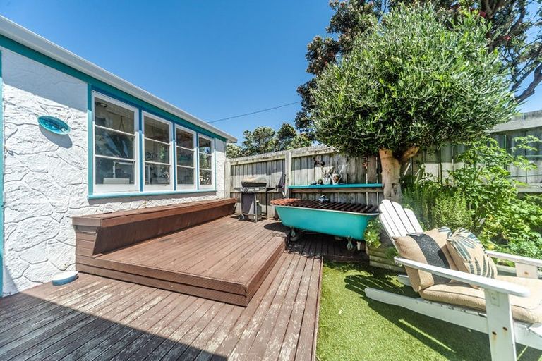 Photo of property in 83 Apu Crescent, Lyall Bay, Wellington, 6022