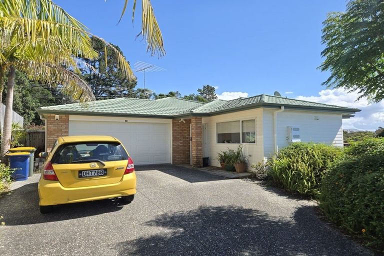 Photo of property in 37 Lorikeet Place, Unsworth Heights, Auckland, 0632