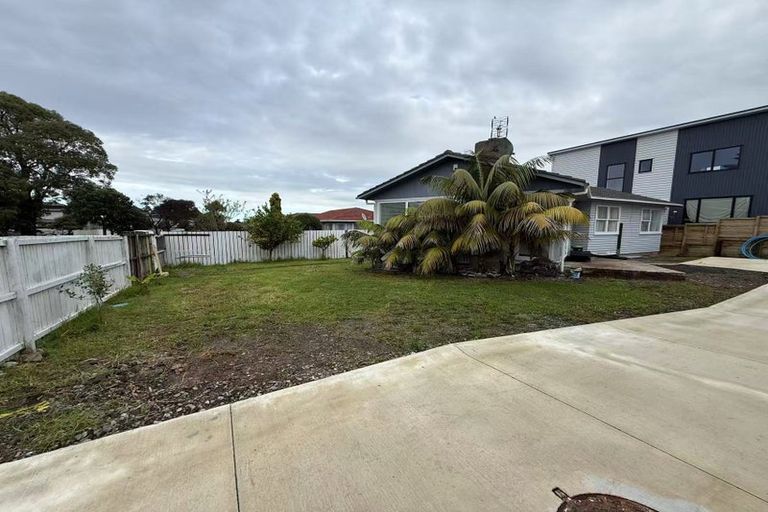Photo of property in 21 Minaret Drive, Bucklands Beach, Auckland, 2014