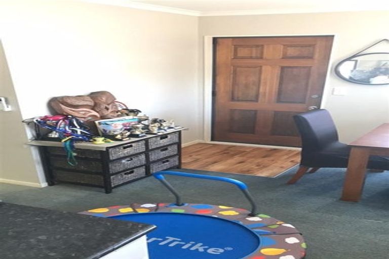 Photo of property in 9 Shale Avenue, Massey, Auckland, 0614