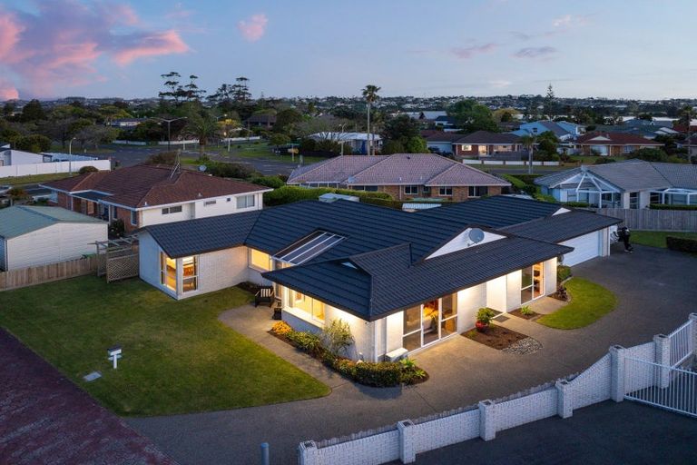 Photo of property in 3 Lakeside Drive, Orewa, 0931