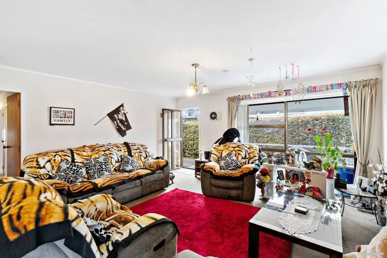 Photo of property in 1/178 Beach Haven Road, Beach Haven, Auckland, 0626