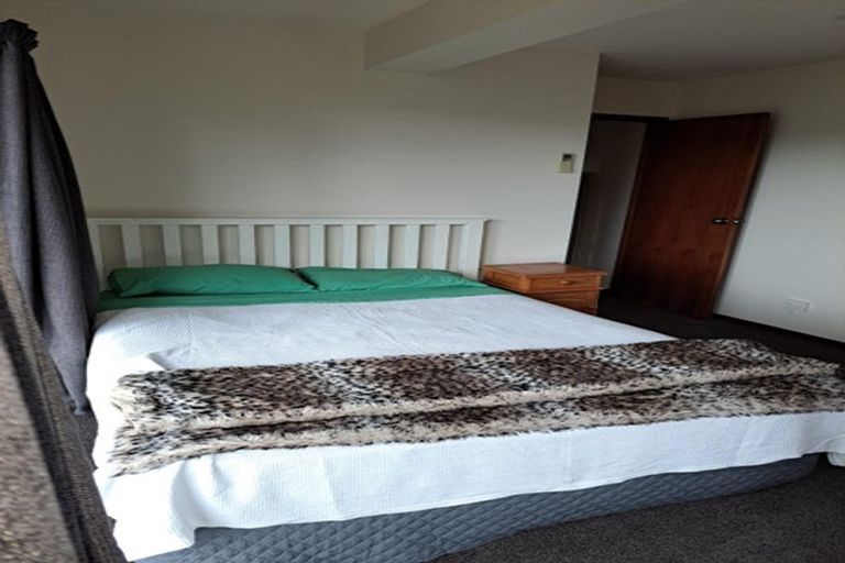 Photo of property in 20-22 Austin Road, Greenhithe, Auckland, 0632