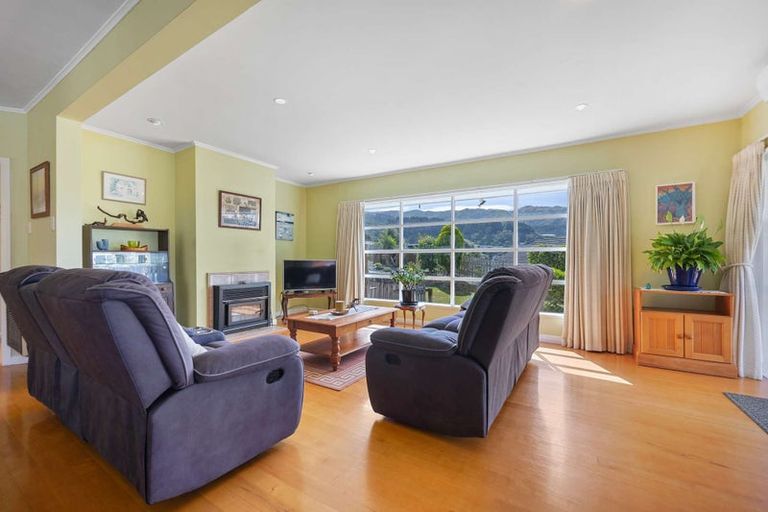 Photo of property in 61 Ranui Terrace, Tawa, Wellington, 5028