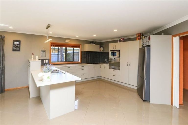 Photo of property in 18 Fencourt Place, Rototuna North, Hamilton, 3210