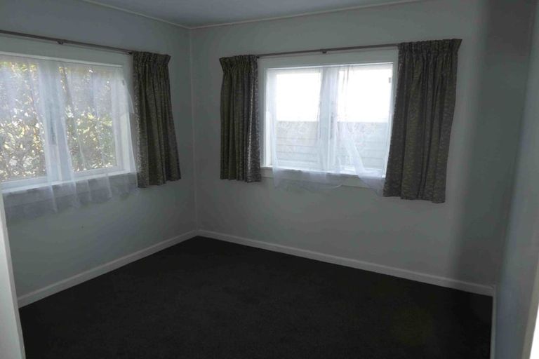 Photo of property in 1 Kiernan Place, Kelston, Auckland, 0602