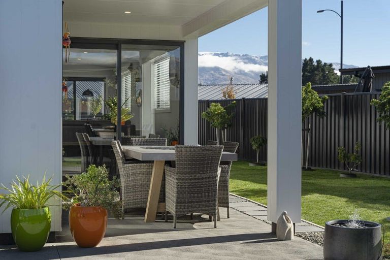 Photo of property in 1 Fraer Street, Cromwell, 9310