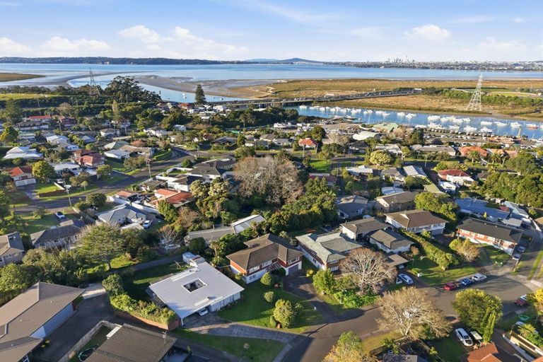 Photo of property in 16 Highlight Parade, Te Atatu South, Auckland, 0610