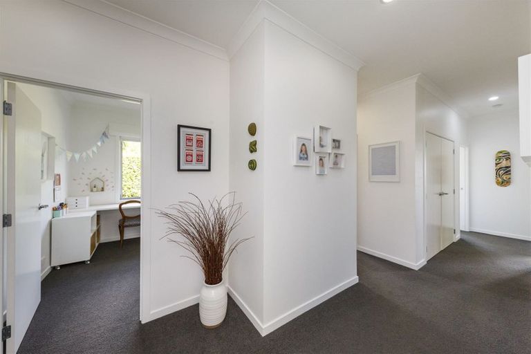 Photo of property in 158 Polson Hill Drive, Aokautere, Palmerston North, 4471