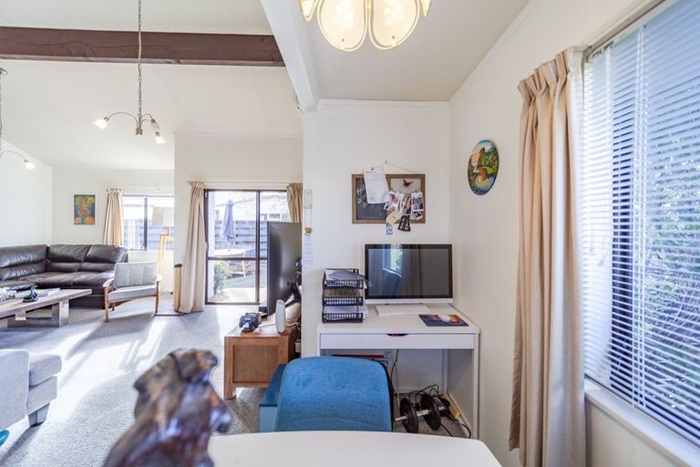 Photo of property in 42 Whiting Crescent, Greenmeadows, Napier, 4112