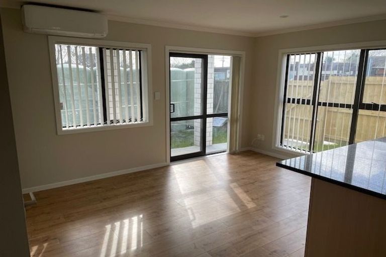 Photo of property in 3a Edwards Avenue, Henderson, Auckland, 0610