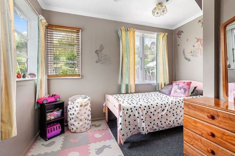 Photo of property in 42 Lincoln Avenue, Tawa, Wellington, 5028