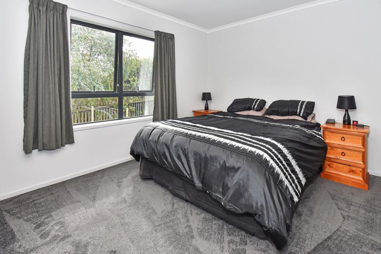 Photo of property in 10 Taiaapure Street, Weymouth, Auckland, 2103