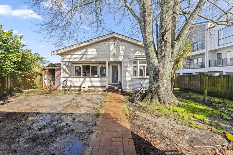 Photo of property in 4050 Great North Road, Glen Eden, Auckland, 0602