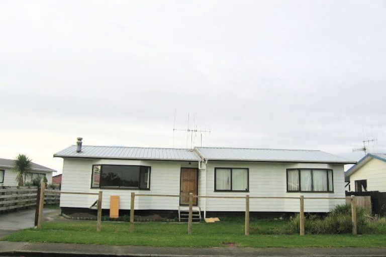 Photo of property in 4 Spackman Crescent, Paraparaumu, 5032