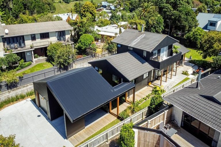 Photo of property in 23 Linda Street, Oakura, 4314