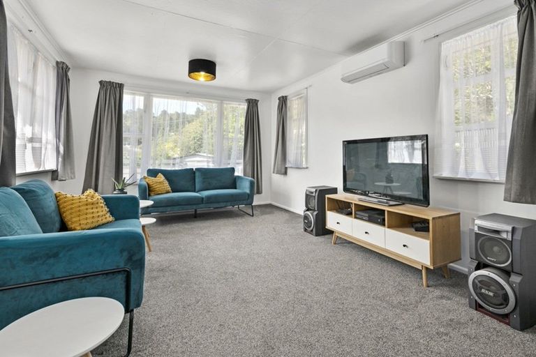 Photo of property in 16 Rintoul Grove, Stokes Valley, Lower Hutt, 5019