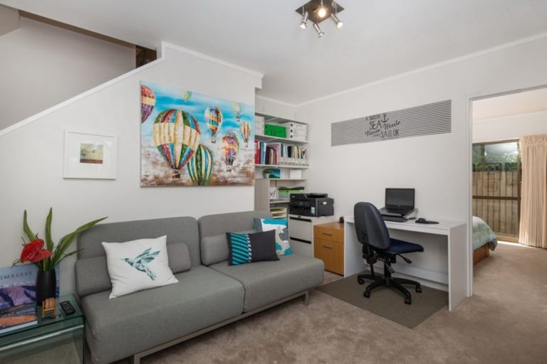 Photo of property in 10 Harper Street, Chatswood, Auckland, 0626