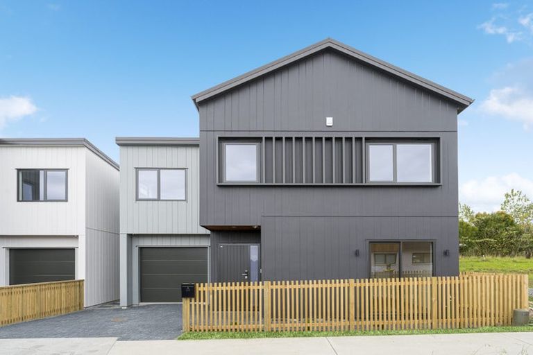 Photo of property in 33 Taipahitini Road, Rosehill, 2113